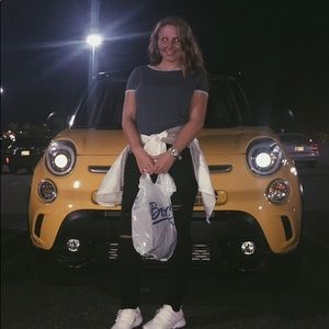 Meet your Posher, Chloe